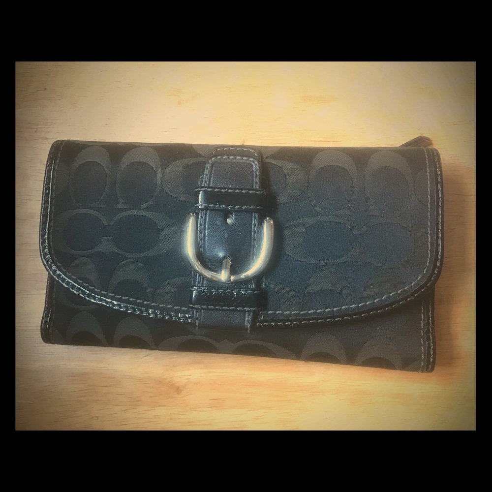~~Coach wallet~~